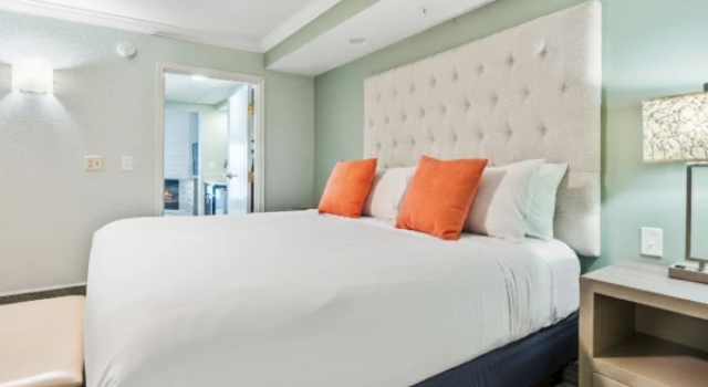 Двухместный люкс Fireplace с видом на залив Cherry Tree Inn & Suites