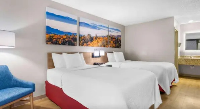 Четырёхместный номер Days Inn by Wyndham Raleigh Midtown
