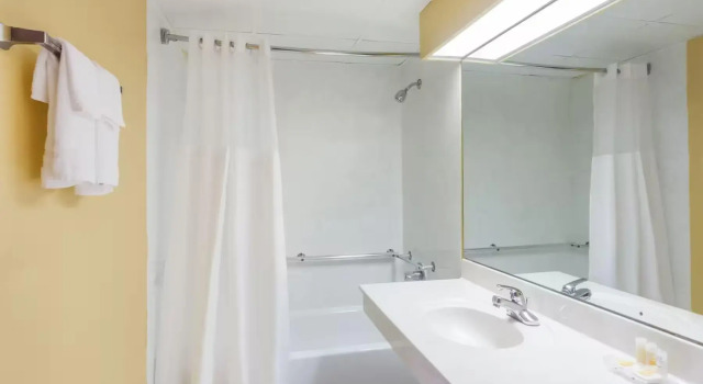 Двухместный номер Days Inn by Wyndham Nashville Saint Thomas West Hospital