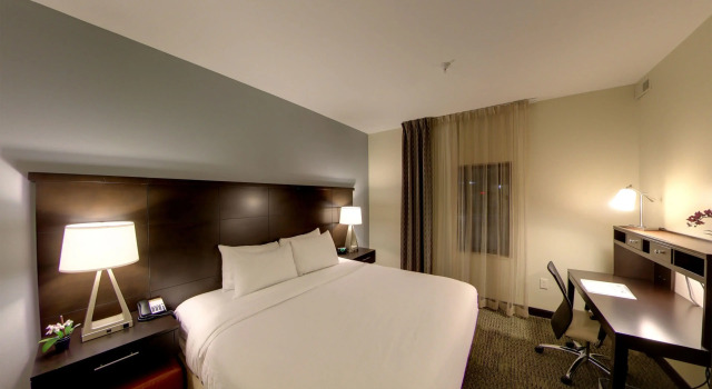 Двухместный люкс Staybridge Suites Ann Arbor - Research Parkway by IHG