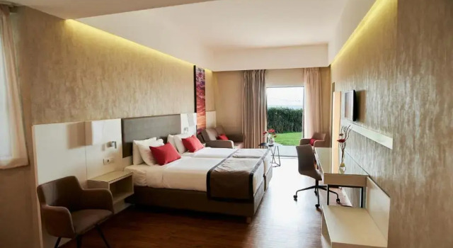 Семейный номер Superior с видом на море Ramada Plaza by Wyndham Thraki