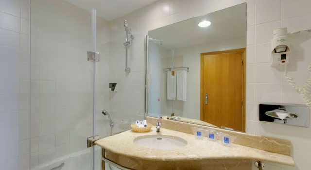 Двухместный номер Premium с видом на бассейн TRYP by Wyndham Porto Expo Hotel