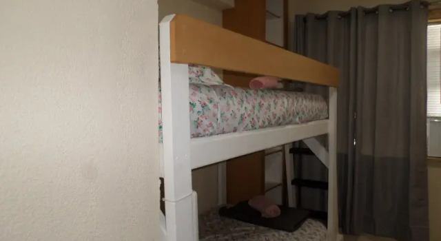 Кровать в общем номере (женский номер) Hoosville Hostel