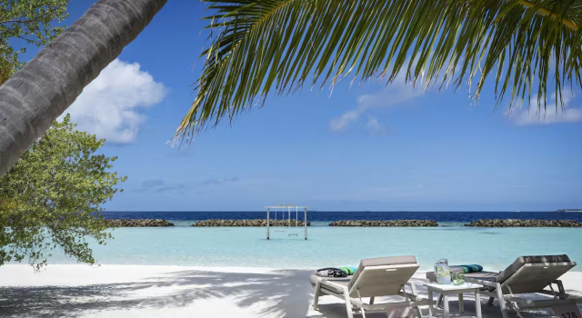 Двухместное бунгало Deluxe рядом с пляжем Niva Kurumba Maldives