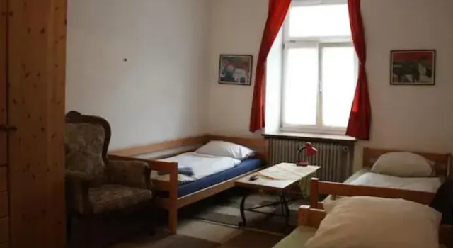 Трёхместный номер Shared Toilet and Shower Hotel Pension Schmellergarten