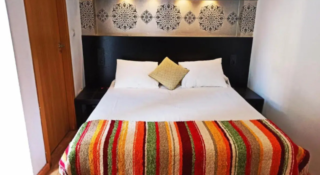 Hostal Boutique Los Geranios del Pinar, Забронировать Хостел Хостелы Торремолинос, рядом с Ботанический сад Молино де Инка, Хостел