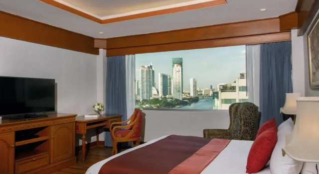 Люкс Executive Club Access с террасой Ramada Plaza by Wyndham Bangkok Menam Riverside