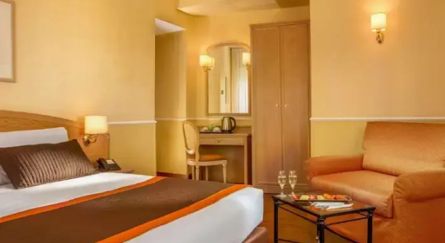 Номер Omnia Superior c панорамным балконом Hotel Santa Costanza by OMNIA hotels