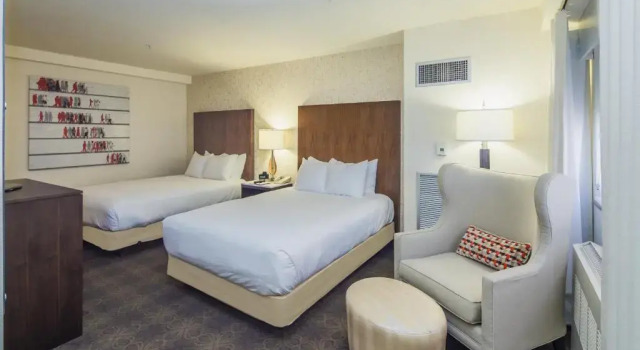 Люкс Accessible DoubleTree by Hilton Hotel & Suites Pittsburgh Downtown