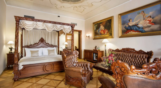 Двухместный люкс Goliath Iron Gate Hotel & Suites Prague by BHG