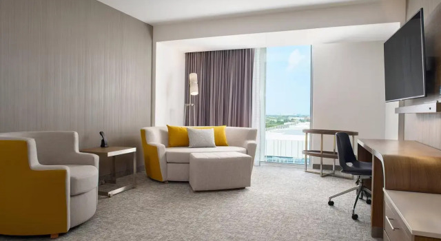 Двухместный люкс с видом на город Courtyard by Marriott Merida Downtown