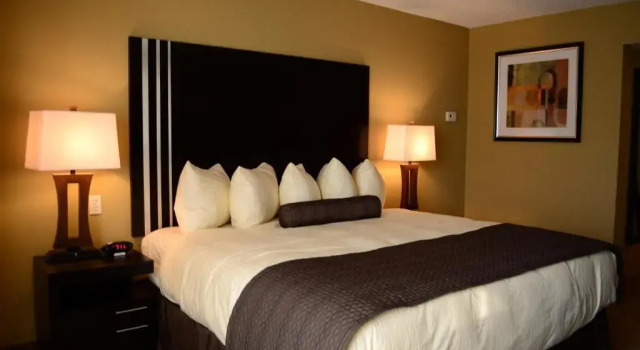 Номер Standard Days Inn by Wyndham Calgary Northwest