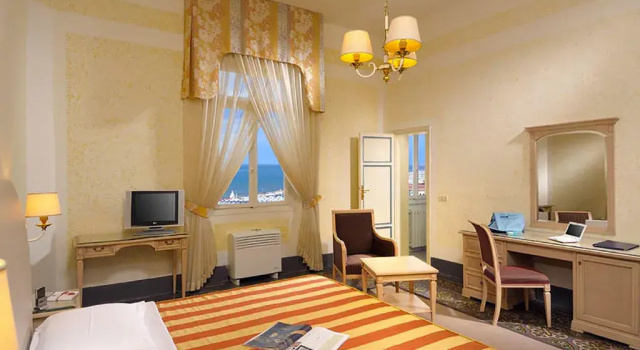 Двухместный частичный вид на море номер Grand Hotel Royal