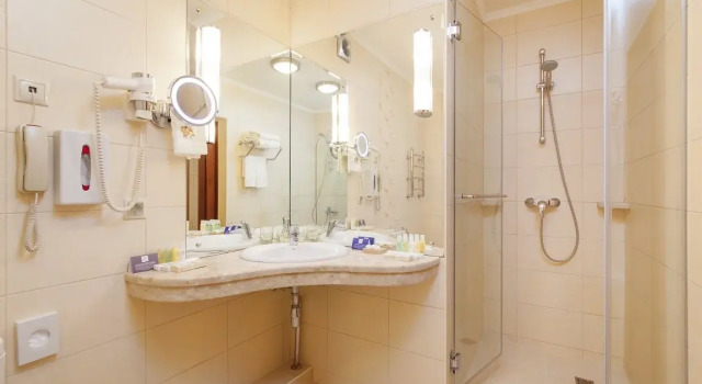 Двухместный номер Делюкс Crowne Plaza Krasnodar - Centre