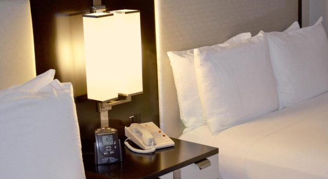 Четырёхместный люкс Alcove DoubleTree by Hilton Hotel Houston Hobby Airport