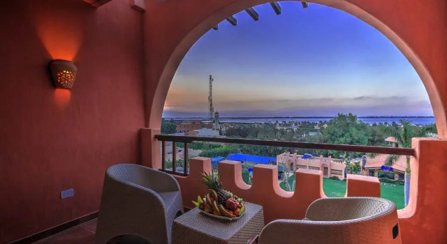 Двухместный номер Executive с видом на бассейн Africana Hotel & Spa