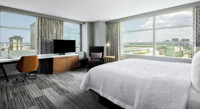Двухместный номер Accessible Hilton Garden Inn Chicago McCormick Place
