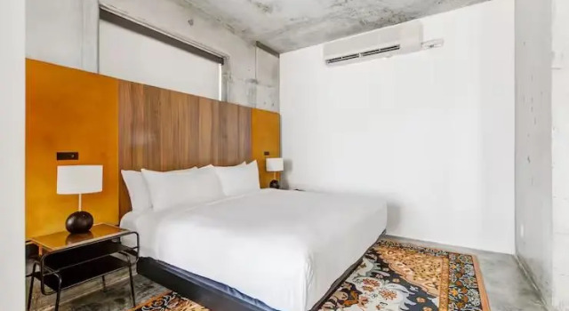 Двухместный Accessible люкс NYLO Las Colinas Hotel, Tapestry Collection by Hilton
