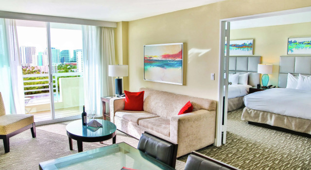 Шестиместный люкс Intracoastal view с 2 комнатами с балконом GALLERY One - A DoubleTree Suites by Hilton Hotel