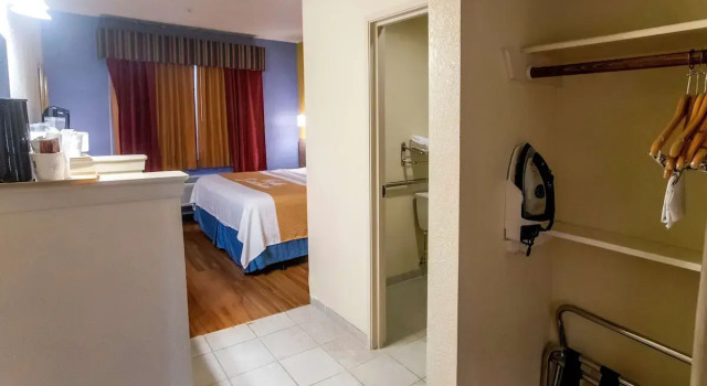 Двухместный номер Days Inn & Suites by Wyndham Houston North/Aldine