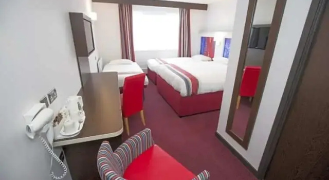 Четырёхместный номер Ramada Milton Keynes