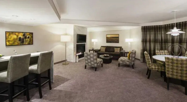 Двухместный люкс Executive Saskatoon Inn & Conference Centre