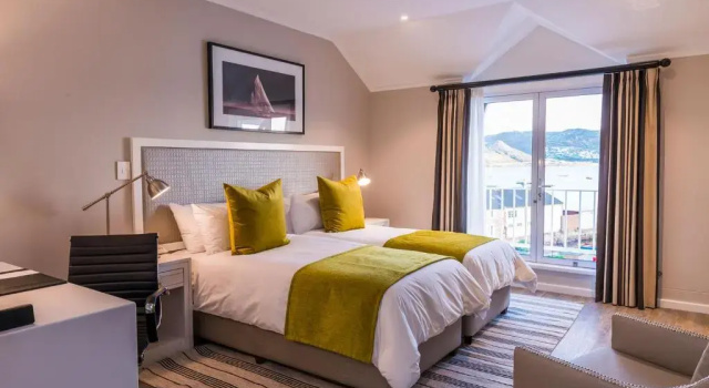 Двухместный номер с видом на горы Simons Town Quayside Hotel