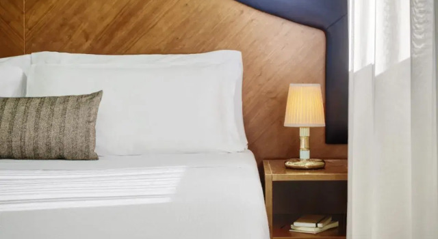 Полулюкс Hotel Carlton