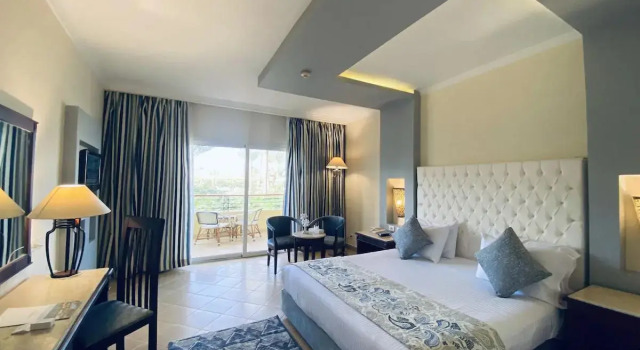 Двухместный номер Superior Amwaj Oyoun Resort