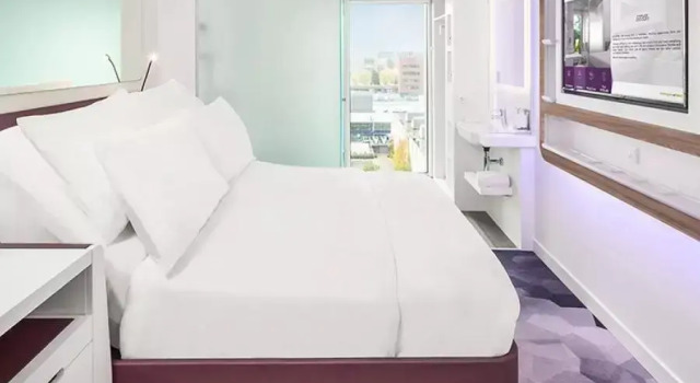 Двухместный номер High Floor Premium YOTEL Amsterdam
