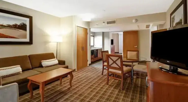 Люкс с 2 комнатами Embassy Suites Greenville Golf Resort & Conference Center
