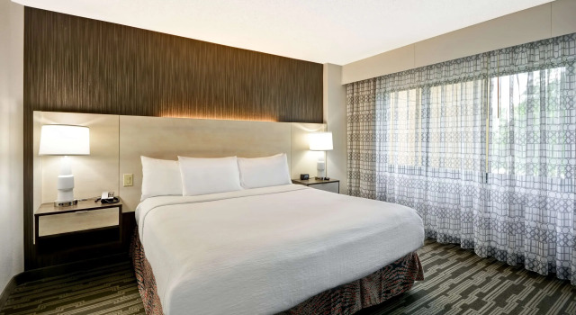 Двухместный люкс Conference Отель Embassy Suites by Hilton Charlotte