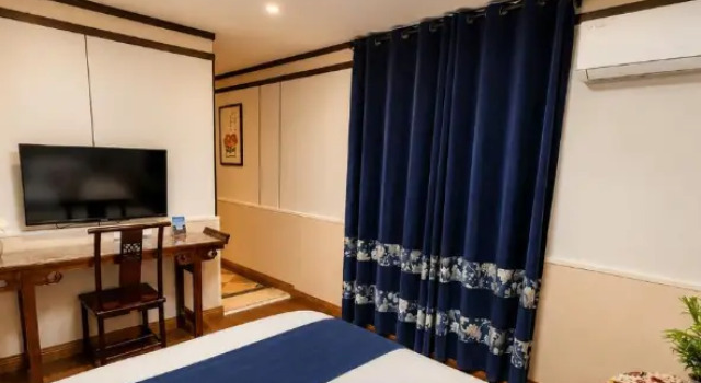 Двухместный номер Comfort Wenjun Courtyard Hotel Chengdu ,English-Speaking , Pick-up Service ,Laundry Service , Local Tours