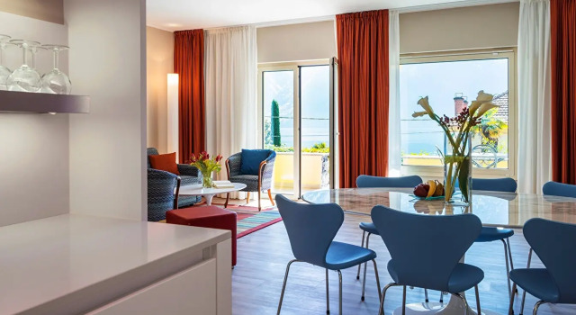 Люкс с садом семейный с 3 комнатами с частичным видом на озеро Parco San Marco Lifestyle Beach Resort