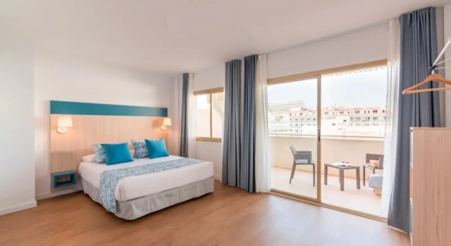 Четырёхместный номер Семейный с балконом Hotel Salou Beach Family Rentalmar