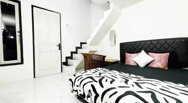 Superior Mezzanine Family room Kost Harian Semarang Murah