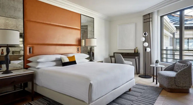 Люкс Grand Atrium с 2 комнатами Paris Marriott Champs Elysees Hotel