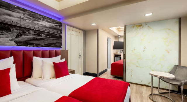 Family room The Peak Hotel