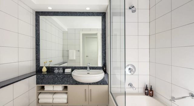 Четырёхместный люкс с 2 комнатами с видом на Бурдж-Халифа Staybridge Suites Dubai Financial Centre by IHG
