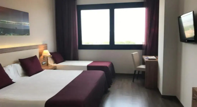 Трёхместный номер Dña Monse Hotel Spa & Golf