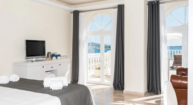Двухместный номер Superior Premium с видом на море Grand Hotel Palladium Santa Eulalia del Rio