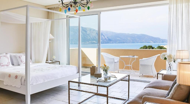 Люкс в главном здании Palace с видом на море Grecotel Eva Palace