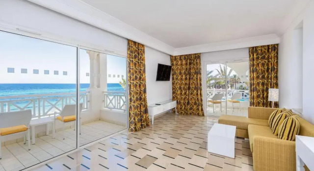Двухместный полулюкс с балконом и с видом на море Radisson Blu Resort & Thalasso Hammamet