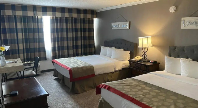 Двухместный люкс Superior c 1 комнатой Ramada by Wyndham Albuquerque Midtown