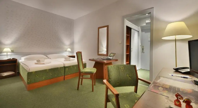 Económica Casal quarto Three Crowns Hotel