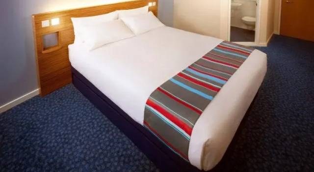 Двухместный номер Standard Travelodge Cardiff M4