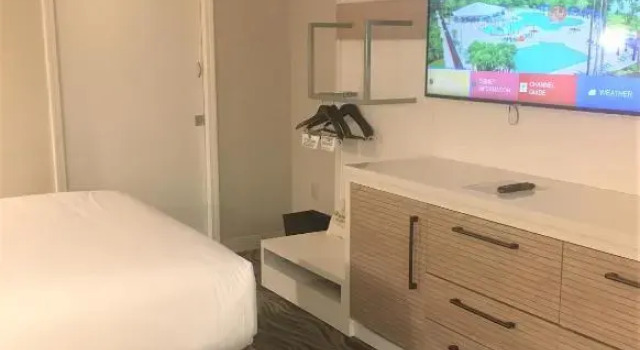 Двухместный номер для гостей с ограниченными возможностями Wyndham Garden Lake Buena Vista   Disney Springs® Area