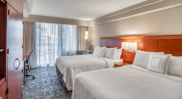 Четырёхместный номер Courtyard by Marriott Jacksonville Beach Oceanfront