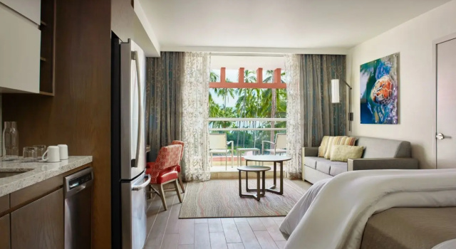Двухместная студия семейная с видом на бассейн The Westin Resort & Spa, Puerto Vallarta