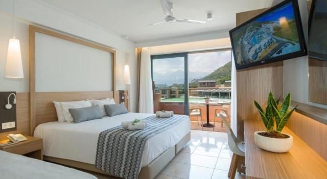 Семейный люкс с частичным видом на море Kiani Beach Resort Family All Inclusive